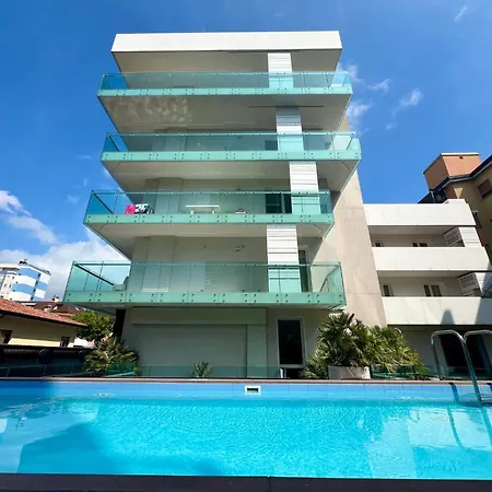Seaside Retreat With Solarium And Pool Apartment *