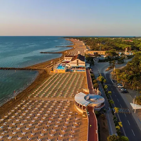 Apartment Seaside Retreat With Solarium And Pool Lignano Sabbiadoro